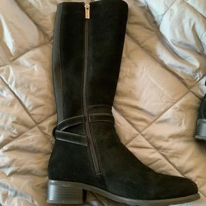 Size 7 Valdini Waterproof boot - narrow calf